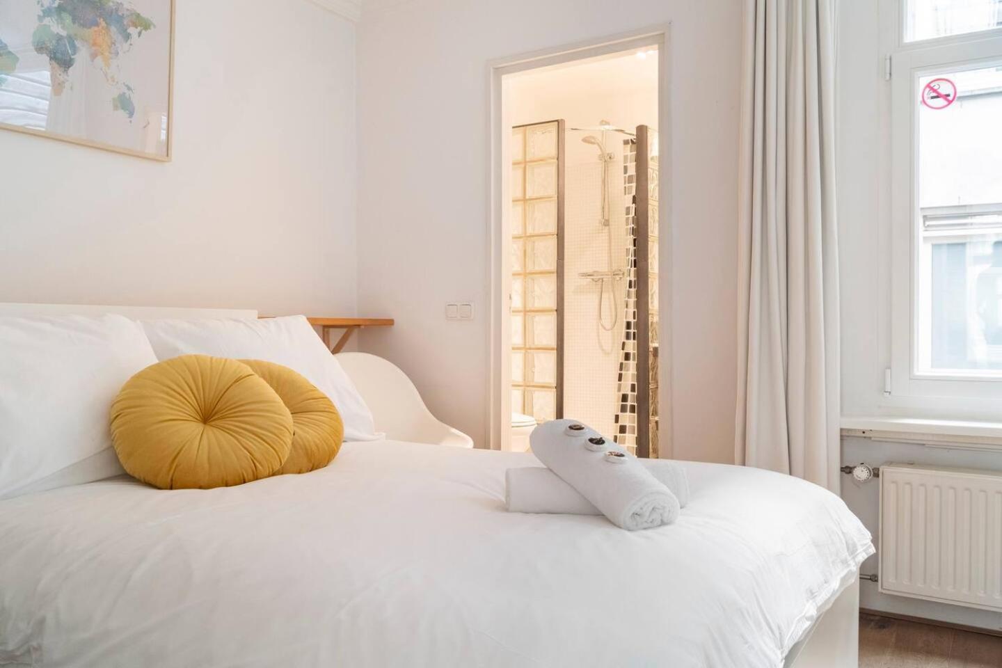 Homestay Riverbridge - Historic Center Canal District *